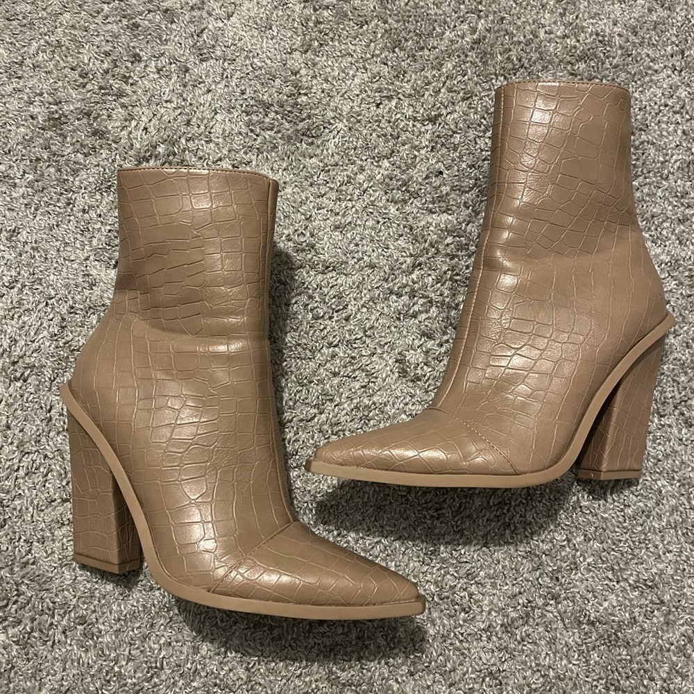 Snakeskin nude leather boots